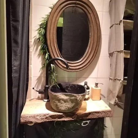 Boheme Dans Le 5e Apartamento *