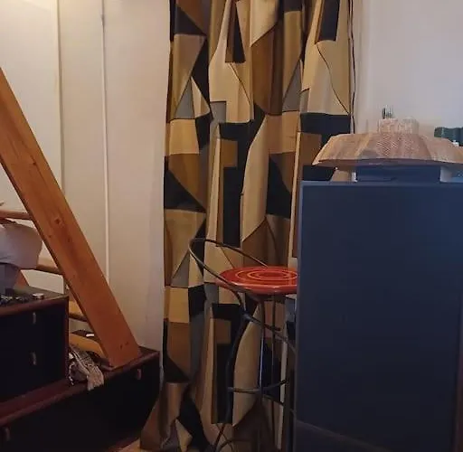 Boheme Dans Le 5e Lägenhet *
